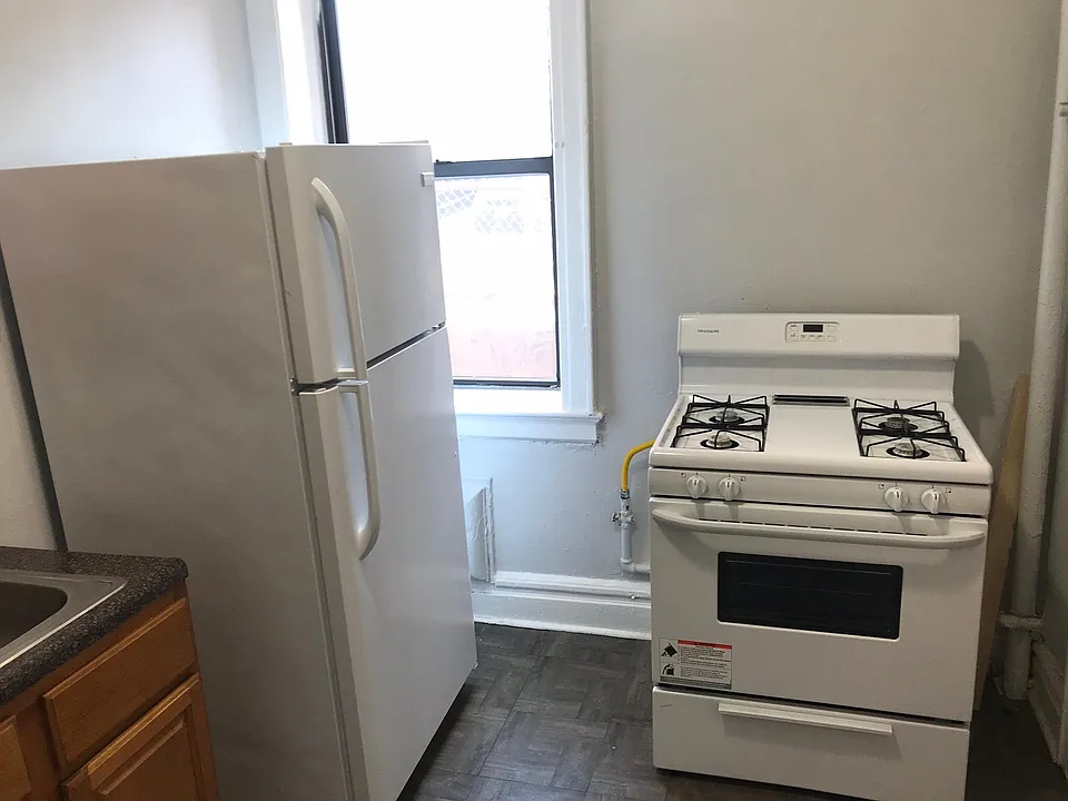 1 Bedroom at 372 Park Ave #2, East Orange NJ — photo 2