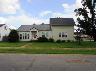 1210 Happy Valley St, Elizabethton, TN 37643