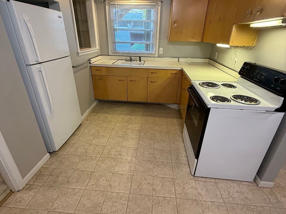 1st image of 59 E 10th St