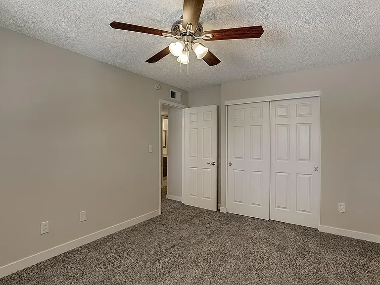 1527 W Hazelwood St — Photo 12