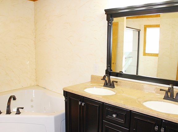 3rd image of 4007 E Larkspur Ln