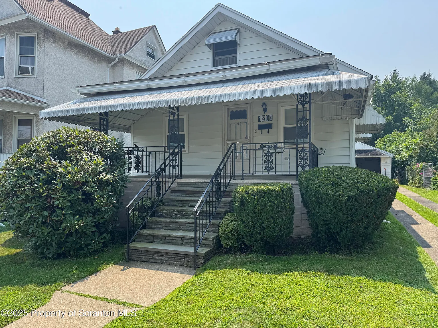 1203 Sloan St photo 1
