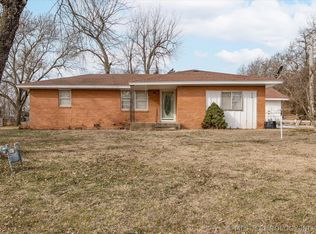 110 1st St, Lenapah, OK 74042
