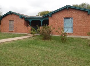 104 Crestview Ave, Comanche, TX 76442