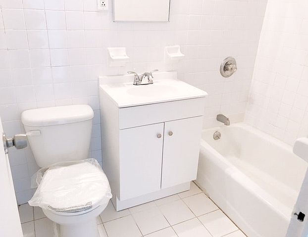 2nd image of 700 Victory Blvd Ste 14A