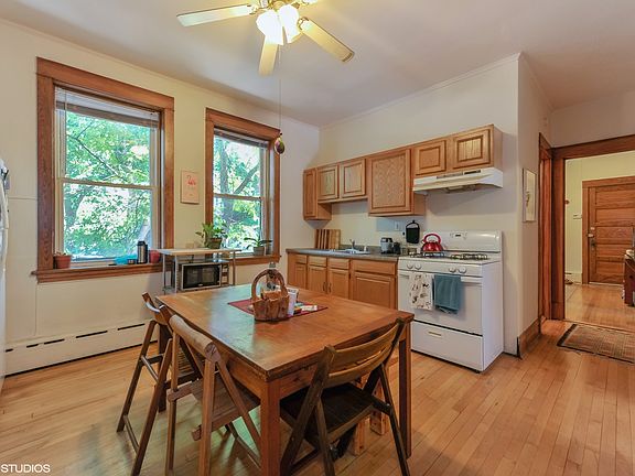 3rd image of 4258 N Damen Ave