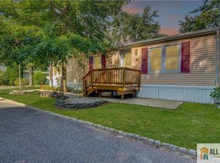 303 Woods End Ct, Spotswood, NJ 08884