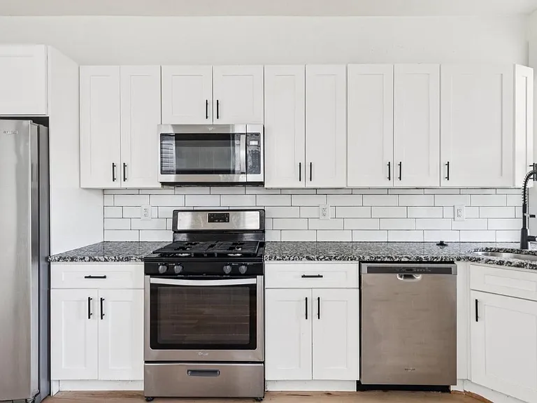 5521 Media St — Photo 7