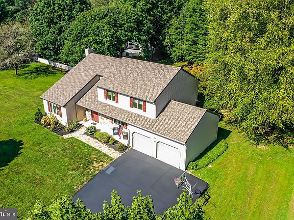 2nd image of 801 William Thomas Dr