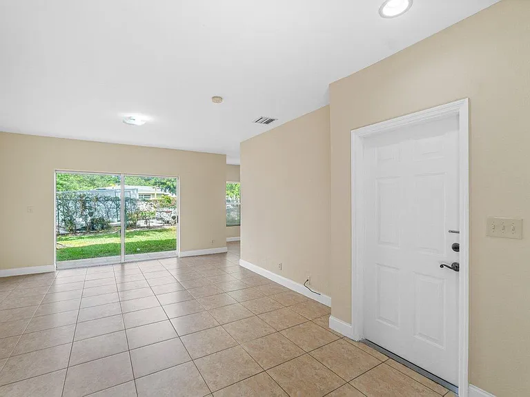 809 Talia Cir #809 — Photo 9