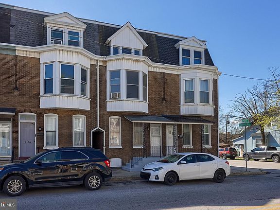 4th image of 702 York St