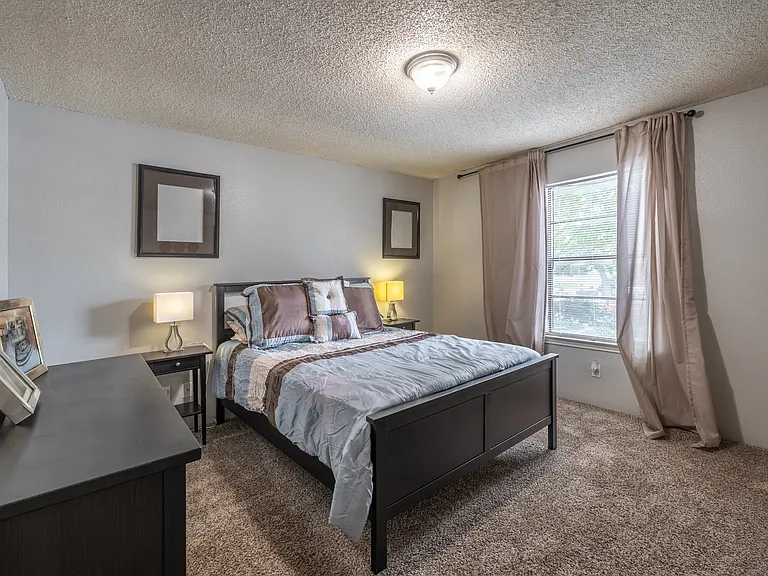 Palisades Park Apartments — Photo 15