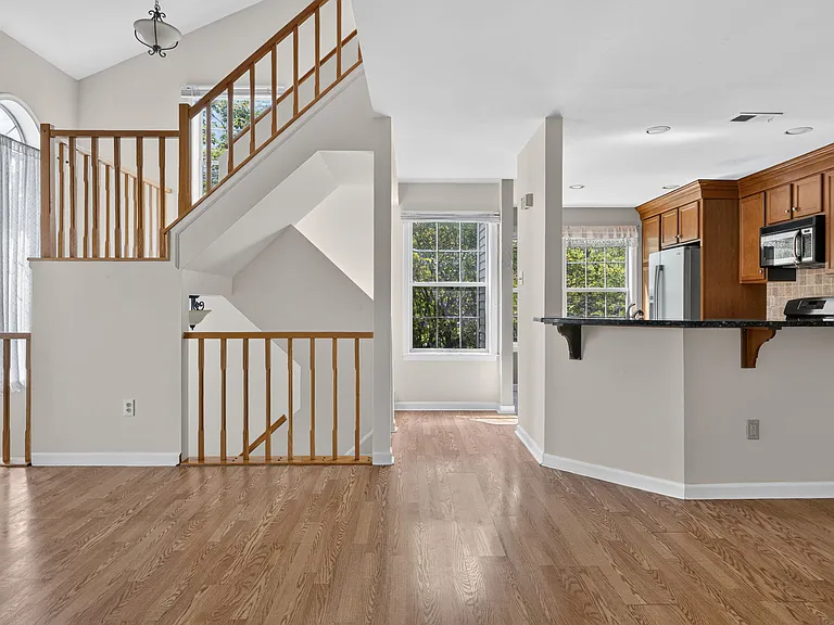 18 Homestead Ln — Photo 2