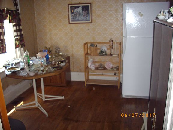 4th image of 240 N College Ave