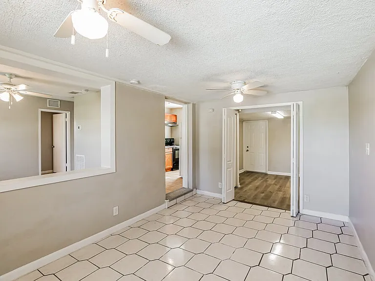 2797 NE 12th Ave — Photo 5