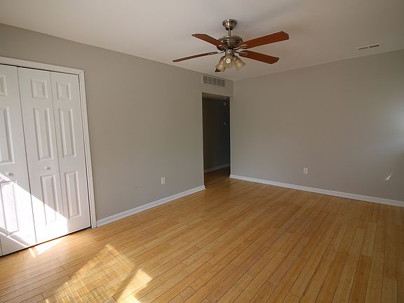 4th image of 21550 Poinciana St
