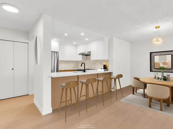 1135 Quayside Dr #1003, New Westminster, BC V3M 6J4