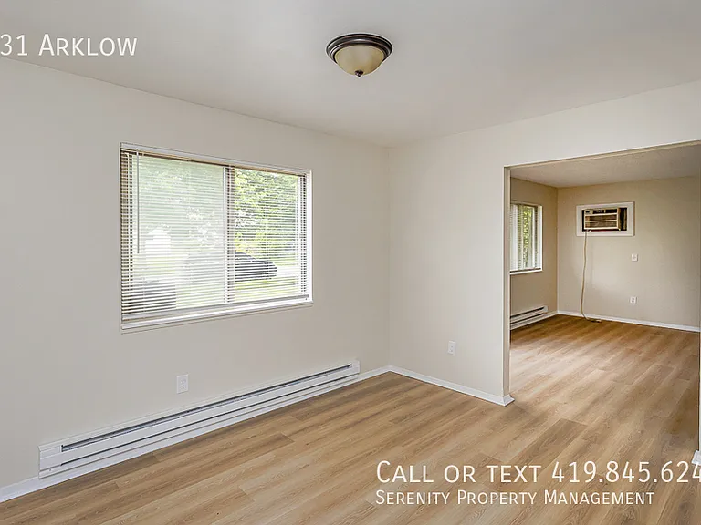 131 Arklow Dr — Photo 3