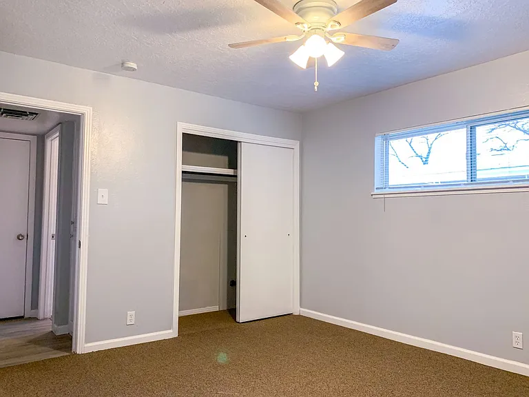 Large One-Bedroom Units Near Nob Hill — Photo 13