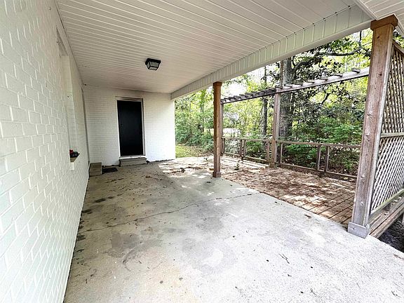 12th image of 115 Morgan St