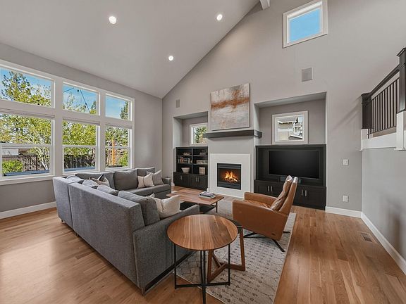 2nd image of 19158 Chiloquin Dr