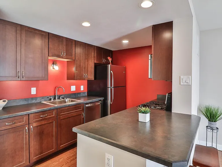 2831 Laclede Station Rd — Photo 7