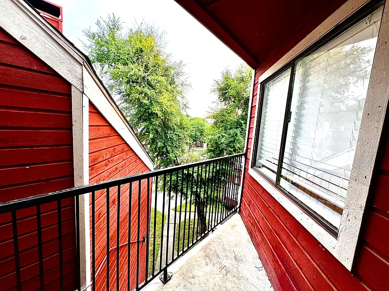 9839 Walnut St #305 — Photo 12