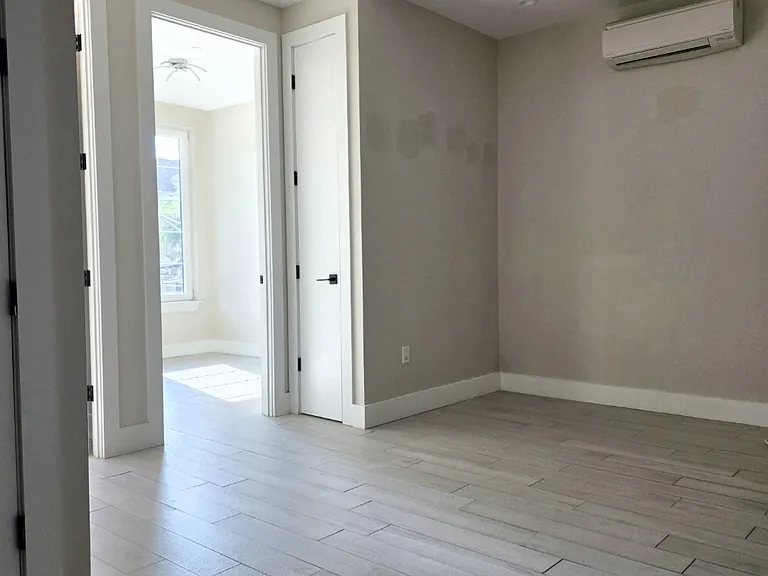 1546 Brooklyn Ave #2B — Photo 7