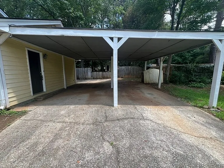 916 Curry Cir SE — Photo 36