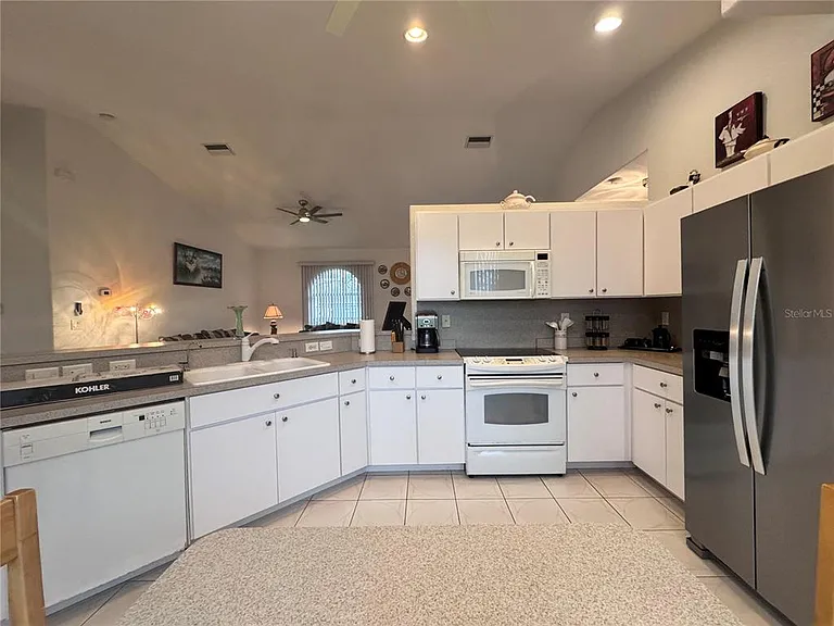 219 Venetia Ave — Photo 22