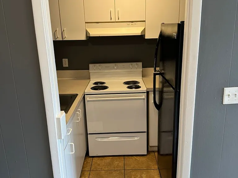 2241 W Pensacola St #12 — Photo 8