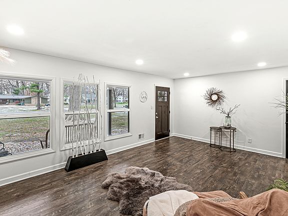 5th image of 7421 Frederick Dr E