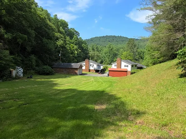 3261 Legends Hwy, Mount Hope, WV 25880