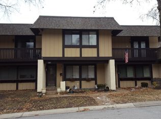 1347 Hampton Rd, Saint Charles, MO 63303