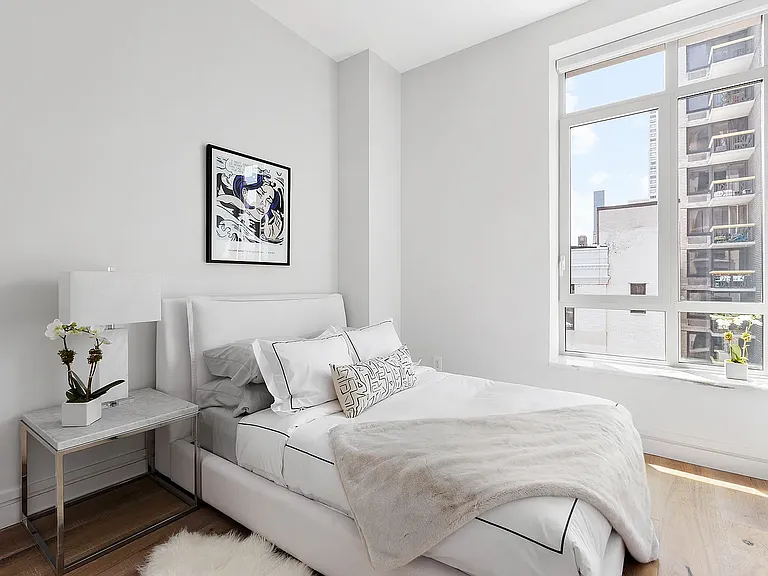 305 E 61st St #902 — Photo 11