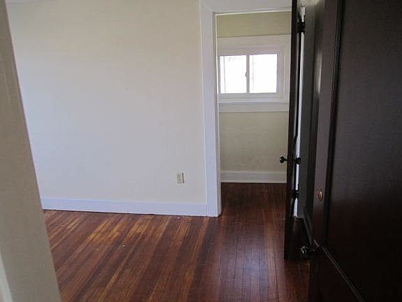 4th image of 35 Sandhurst Dr