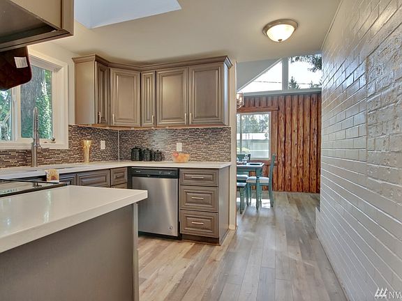5th image of 16020 16th Ave S