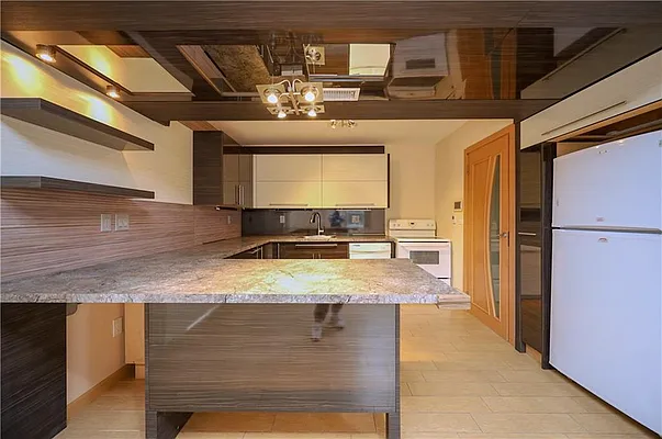 Sold by Momentum Real Estate LLC | media 15