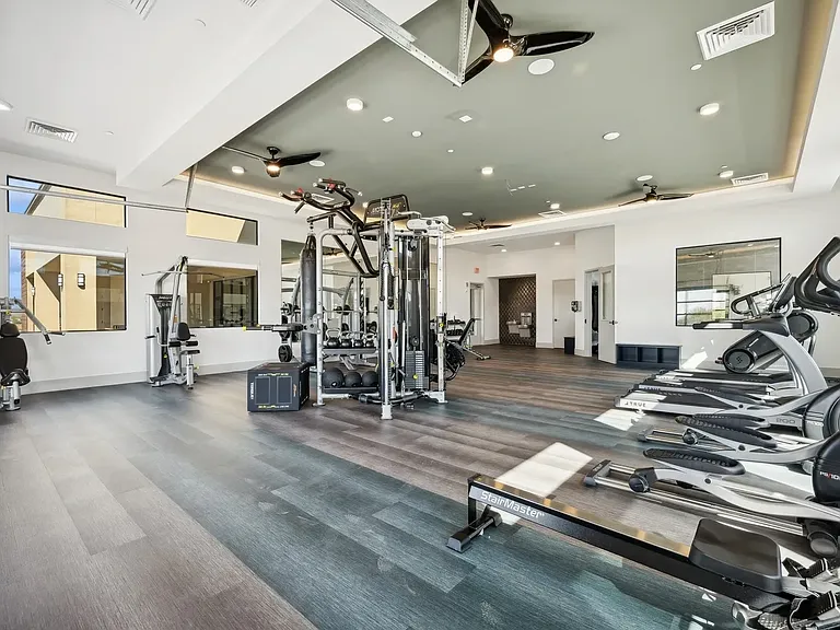 Longbow Luxury Apartments — Photo 22