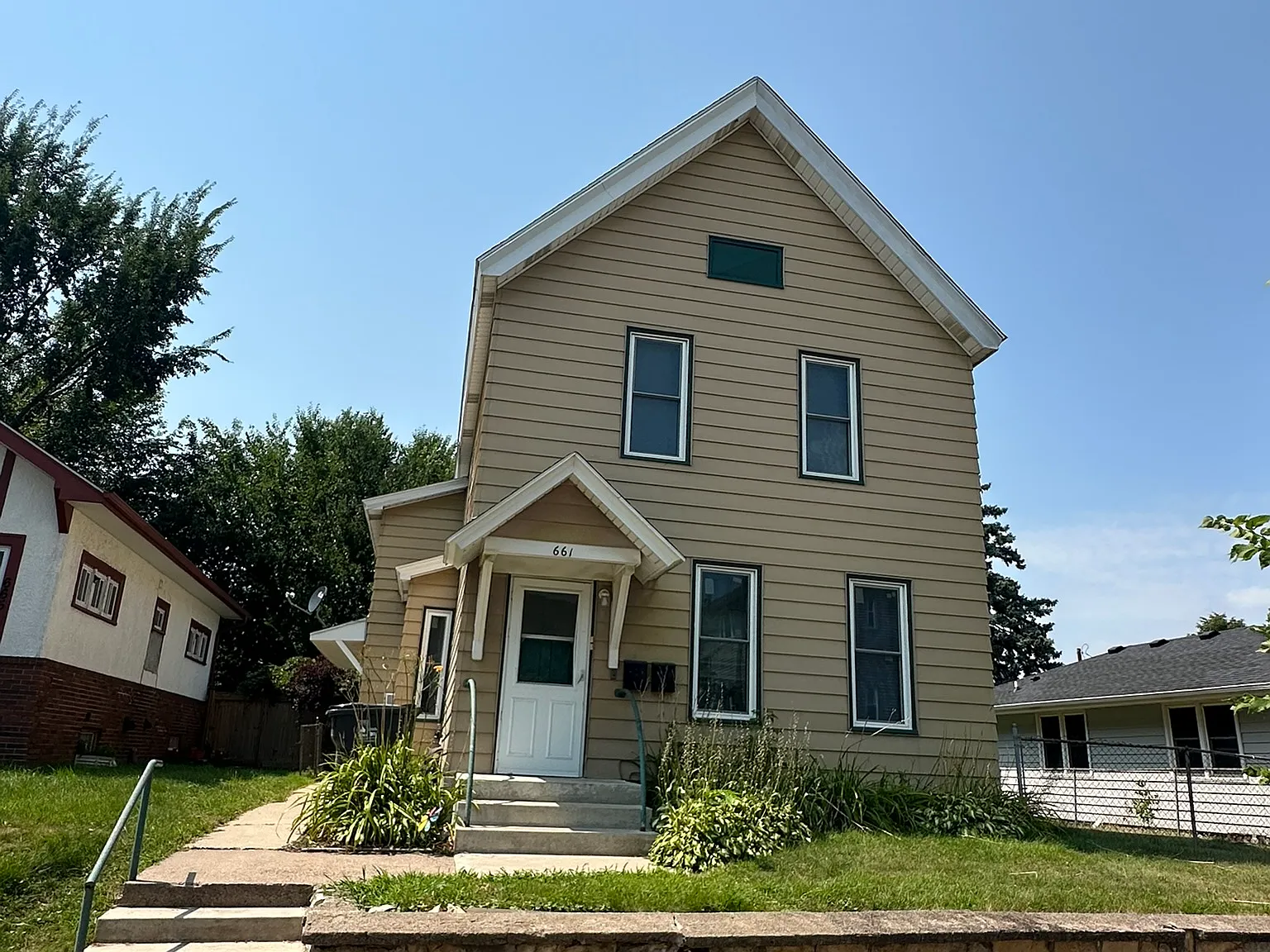 2 bed, 950 sqft, $1,350 — Photo 1