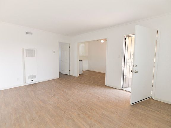 3rd image of 301 Avenida Del Mar APT D