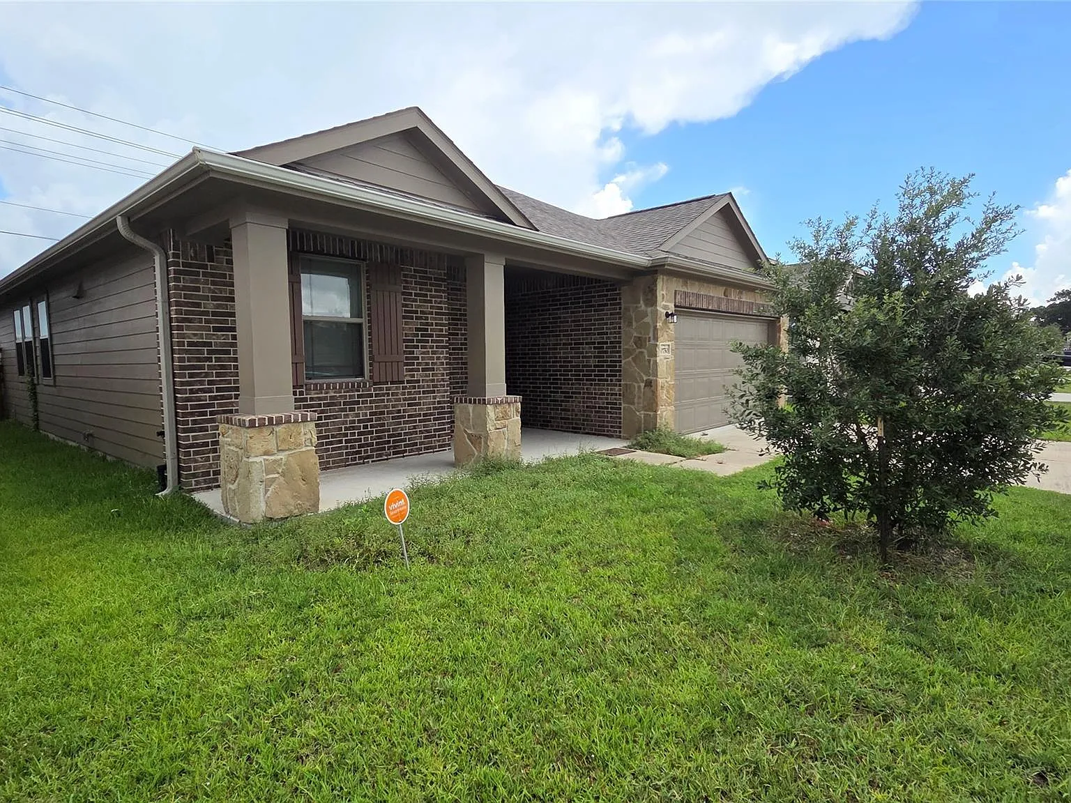 3 bed, 2.0 bath, 1680 sqft, $1,995 — Photo 2