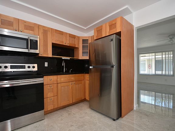4th image of 33 NE 2nd Ave