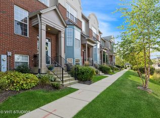 366 Station Park Cir, Grayslake, IL 60030