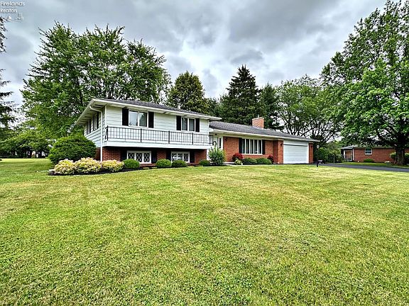 3rd image of 1021 E Township Road 1191