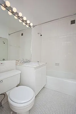 Rented by Siderow Residential Group | media 3