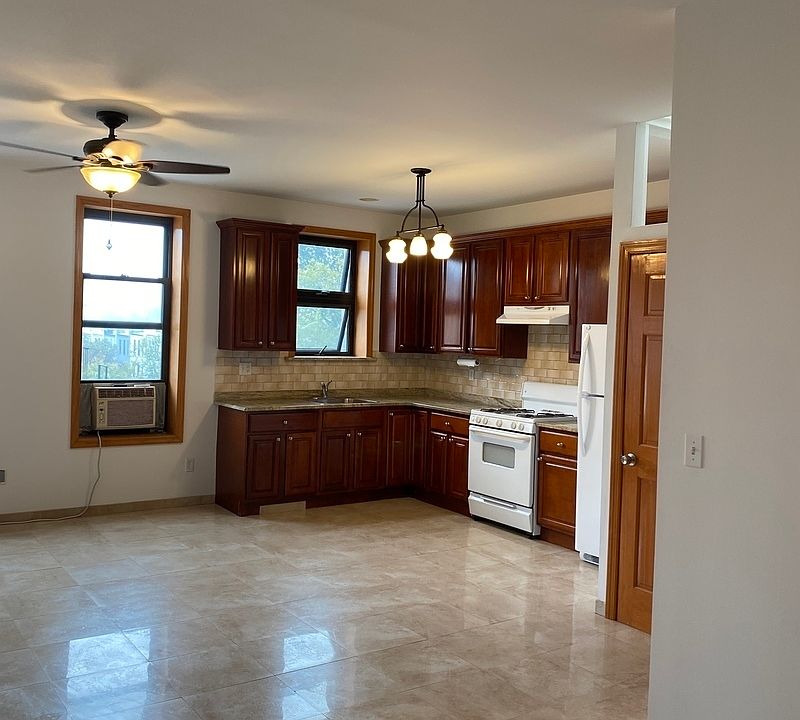1st image of 219 Prospect Park W #B
