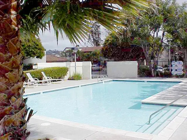 6923 Sandpiper Pl, Carlsbad, CA 92009