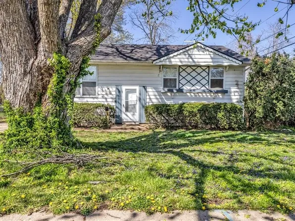 8802 E 92nd St, Kansas City, MO 64138