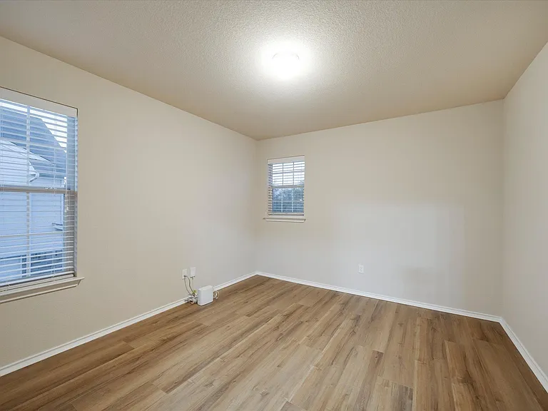 185 Hometown Pkwy — Photo 22